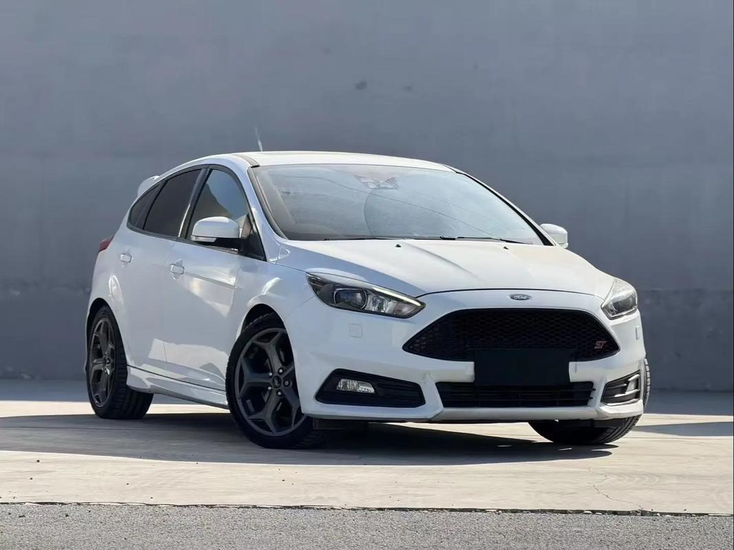 福特小钢炮报价及图片／福特两厢小钢炮怎么样