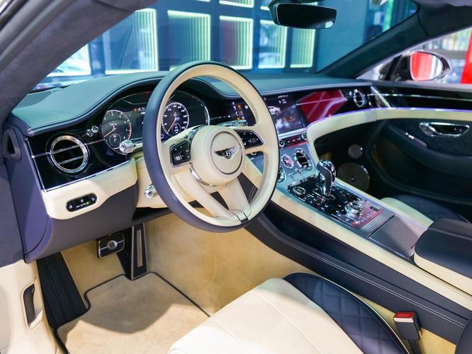 宾利欧陆gt后排能坐人吗,宾利欧陆gt后排够坐吗