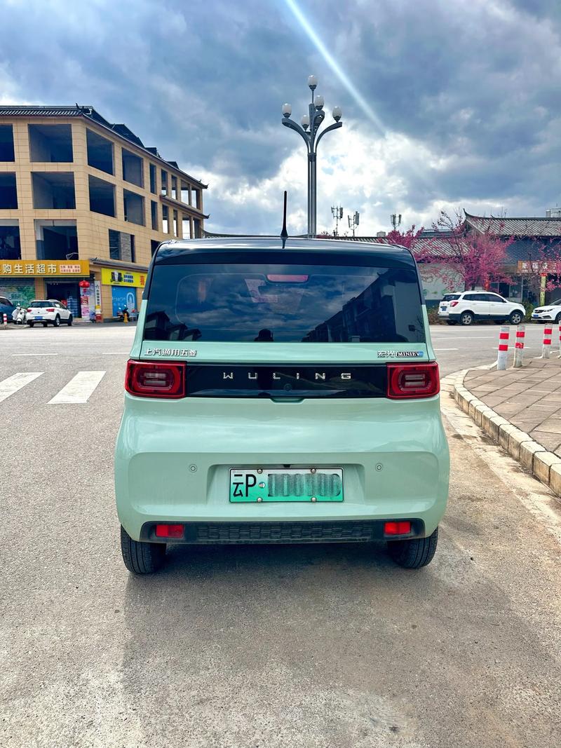 五菱新能源电动车价格及图片 迷你小型车12万左右